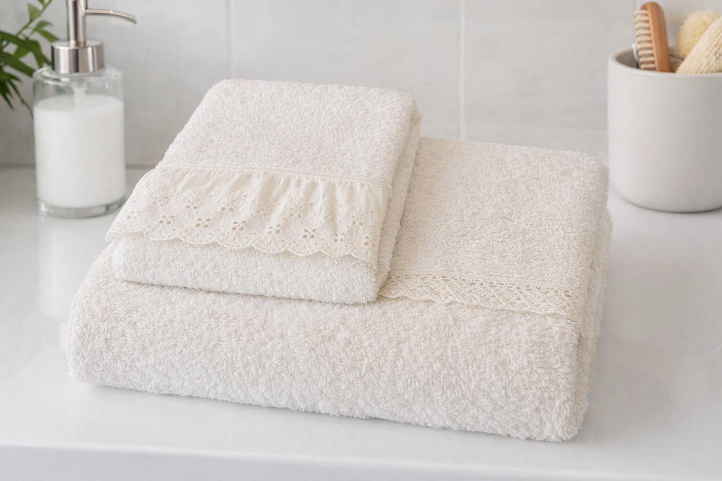 Set Asciugamani in Cotone con Bordo in Pizzo San Gallo